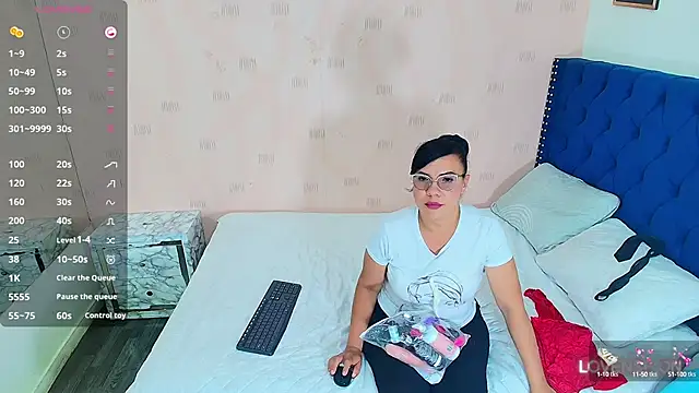 hotlatinateacher online show from 02/18/25, 07:19