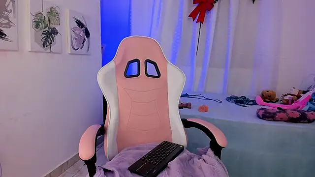 Lia Petite1 online show from 03/07/25, 05:51