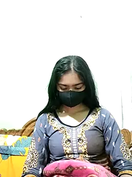 Snapshot of Arisha- chatting on 12/25/24, 04:22 Arisha- online show from 12/25/24, 04:22