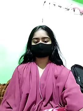 Snapshot of Arisha- chatting on 12/28/24, 10:58 Arisha- online show from 12/28/24, 10:58