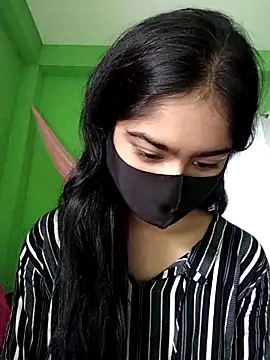 Snapshot of Arisha- chatting on 01/01/25, 08:24 Arisha- online show from 01/01/25, 08:24