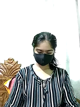 Snapshot of Arisha- chatting on 01/31/25, 04:59 Arisha- online show from 01/31/25, 04:59