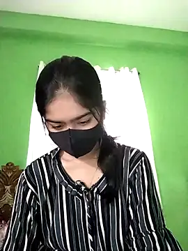 Snapshot of Arisha- chatting on 02/05/25, 10:19 Arisha- online show from 02/05/25, 10:19