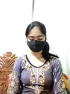 Snapshot of Arisha- chatting on 02/20/25, 11:21 Arisha- online show from 02/20/25, 11:21