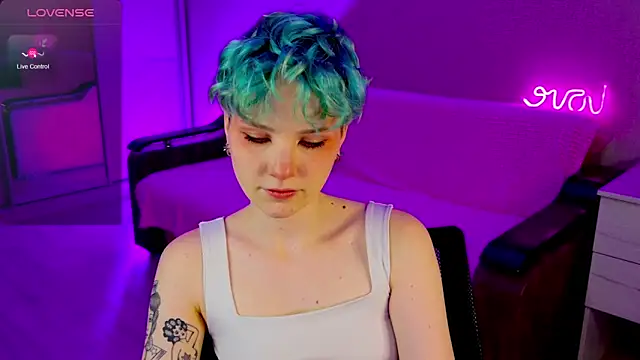 Snapshot of School_Love chatting on 12/09/24, 01:13 School Love online show from 12/09/24, 01:13