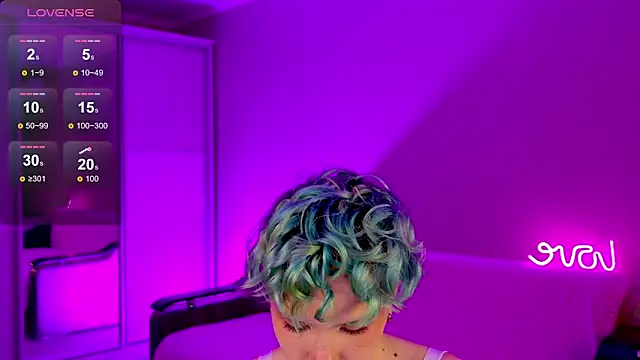 Snapshot of School_Love chatting on 12/23/24, 01:24 School Love online show from 12/23/24, 01:24