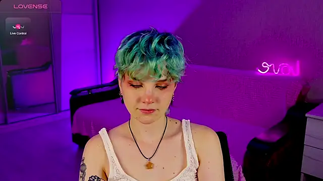 Snapshot of School_Love chatting on 12/29/24, 01:17 School Love online show from 12/29/24, 01:17