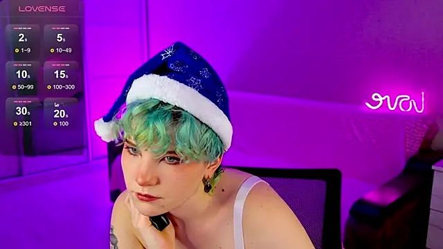 Snapshot of School_Love chatting on 12/30/24, 01:14 School Love online show from 12/30/24, 01:14