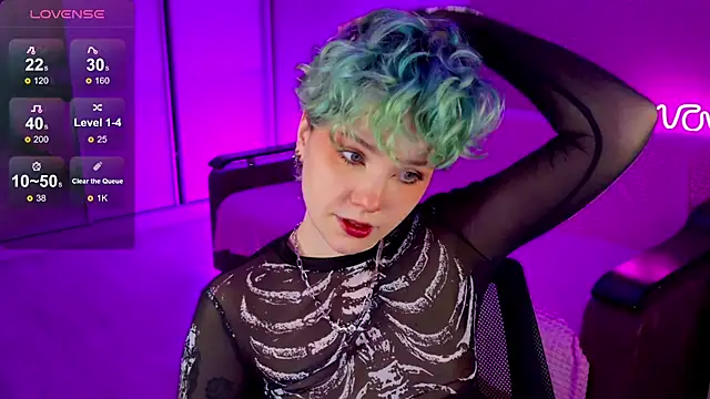 Snapshot of School_Love chatting on 01/04/25, 01:10 School Love online show from 01/04/25, 01:10