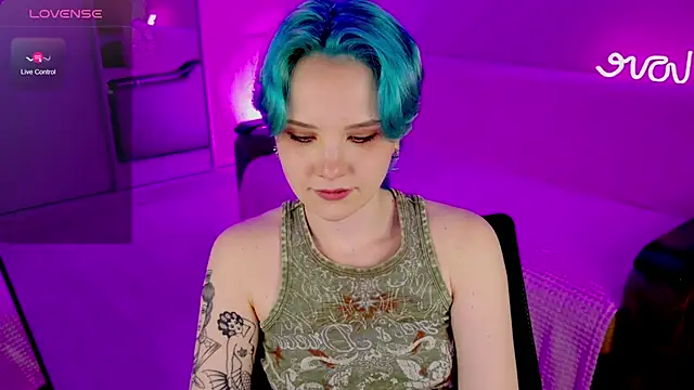 Snapshot of School_Love chatting on 02/05/25, 04:14 School Love online show from 02/05/25, 04:14