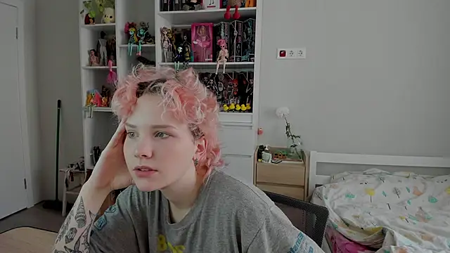 School Love online show from 11/26/25, 07:09