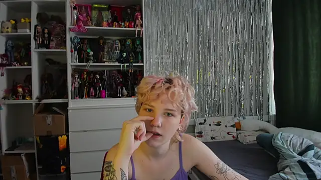 School Love online show from 04/03/26, 07:06