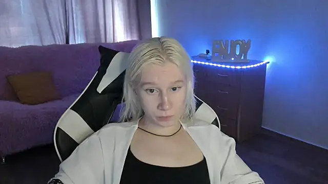 Snapshot of EnigmaSee chatting on 06/29/26, 01:34 EnigmaSee online show from 06/29/26, 01:34