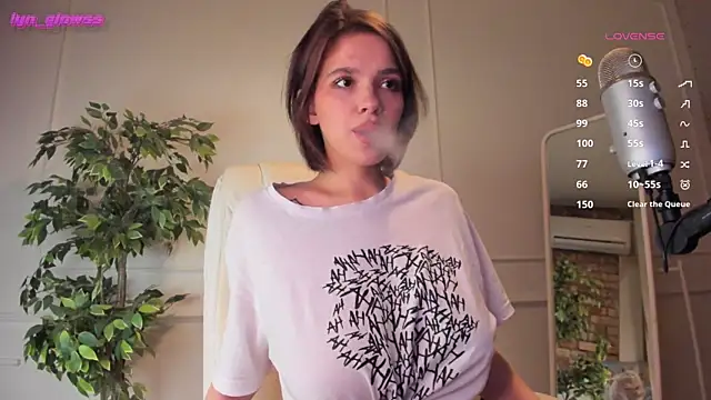 Snapshot of AdalynGlows chatting on 11/29/25, 11:41 AdalynGlows online show from 11/29/25, 11:41