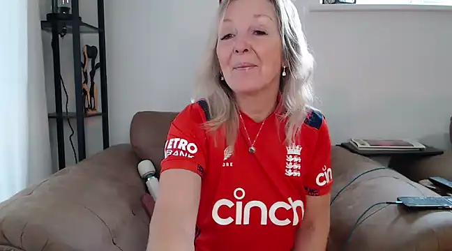 Snapshot of Ladystargazer1966 chatting on 01/10/25, 12:36 Ladystargazer1966 online show from 01/10/25, 12:36