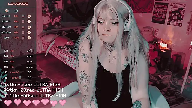 Snapshot of noori__hope chatting on 11/14/25, 09:13 noori hope online show from 11/14/25, 09:13