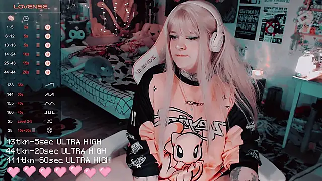 Snapshot of noori__hope chatting on 11/21/25, 09:35 noori hope online show from 11/21/25, 09:35