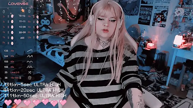 Snapshot of noori__hope chatting on 11/24/25, 09:47 noori hope online show from 11/24/25, 09:47