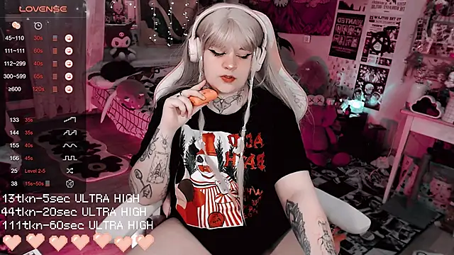 Snapshot of noori__hope chatting on 12/15/25, 09:19 noori hope online show from 12/15/25, 09:19