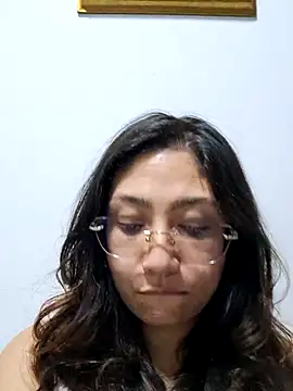 Mia Ruiz online show from 10/31/25, 02:12