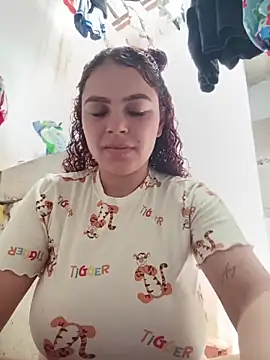 Mommy-Hot online show from 05/11/26, 04:15