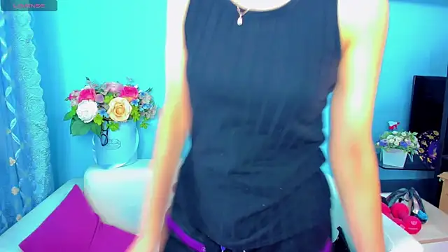 LindaaLu online show from 05/18/26, 04:51