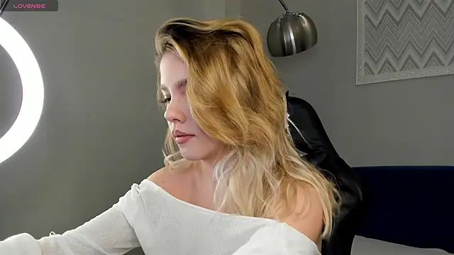 Snapshot of Anna_Robinson chatting on 01/21/25, 01:08 Anna Robinson online show from 01/21/25, 01:08