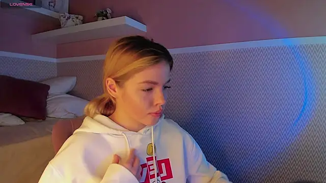 Snapshot of Anna_Robinson chatting on 02/11/25, 01:20 Anna Robinson online show from 02/11/25, 01:20