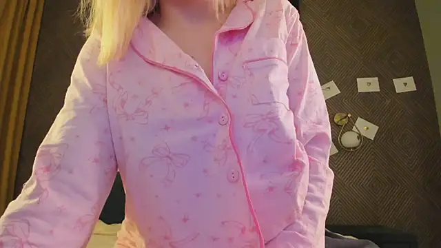 Anna Robinson online show from 05/18/26, 12:18