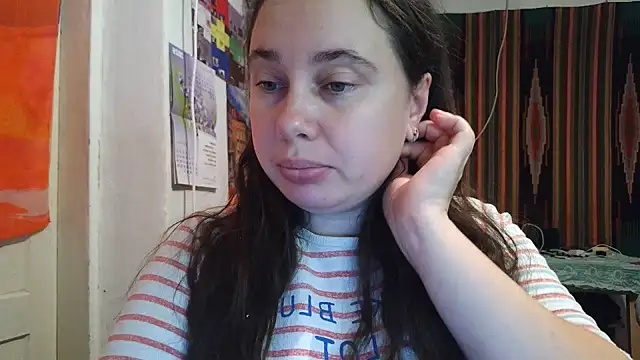Snapshot of Cora_Maro chatting on 10/17/25, 12:58 Cora Maro online show from 10/17/25, 12:58