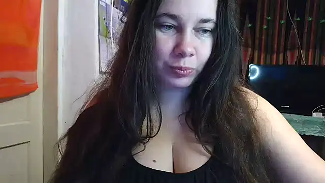 Snapshot of Cora_Maro chatting on 10/31/25, 06:47 Cora Maro online show from 10/31/25, 06:47