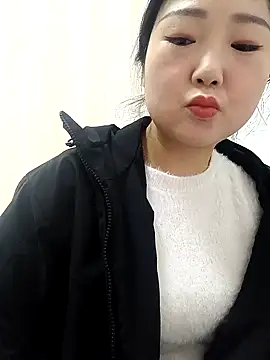 Snapshot of AHL756 chatting on 02/13/25, 06:41 AHL756 online show from 02/13/25, 06:41