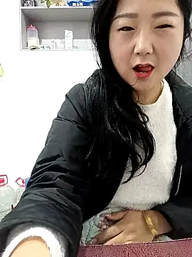 Snapshot of AHL756 chatting on 02/16/25, 05:59 AHL756 online show from 02/16/25, 05:59