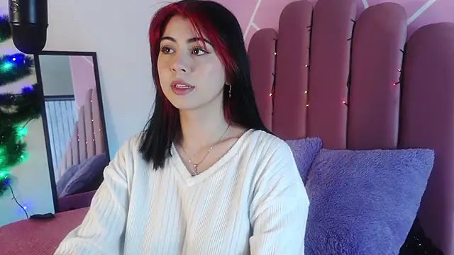 Snapshot of Zoe_Benson chatting on 12/19/24, 12:45 Zoe Benson online show from 12/19/24, 12:45