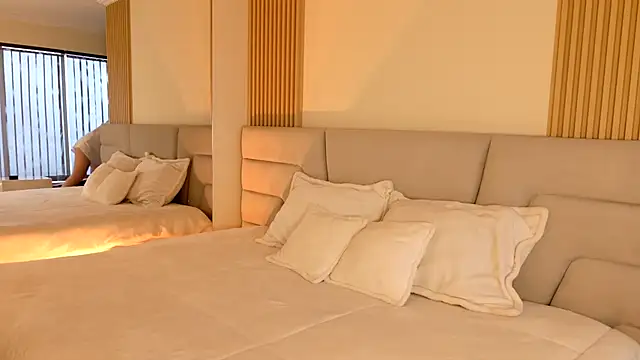 Snapshot of Zoe_Benson chatting on 11/18/25, 01:04 Zoe Benson online show from 11/18/25, 01:04