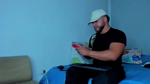 Snapshot of ToonyDee chatting on 11/14/25, 04:00 ToonyDee online show from 11/14/25, 04:00