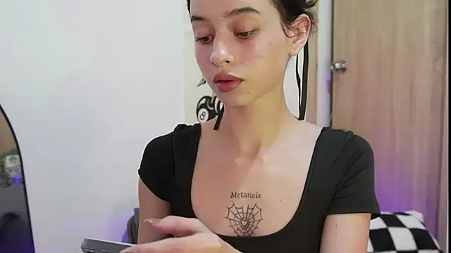 Snapshot of salome-brown chatting on 11/19/25, 11:38 salome-brown online show from 11/19/25, 11:38