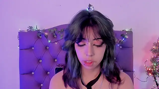 Nyx nayla online show from 12/20/24, 01:25