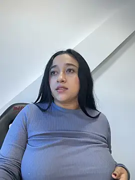 Snapshot of cata_megan chatting on 01/01/25, 12:11 cata megan online show from 01/01/25, 12:11