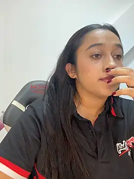 Snapshot of cata_megan chatting on 01/07/25, 05:12 cata megan online show from 01/07/25, 05:12