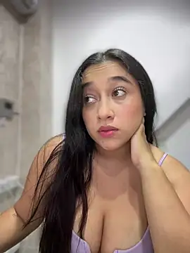 Snapshot of cata_megan chatting on 03/03/25, 04:47 cata megan online show from 03/03/25, 04:47