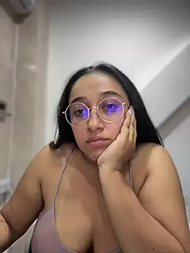 Snapshot of cata_megan chatting on 03/08/25, 12:44 cata megan online show from 03/08/25, 12:44