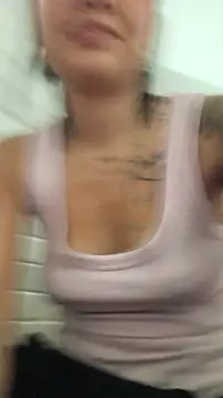 Snapshot of LorenRosse chatting on 04/25/26, 11:02 LorenRosse online show from 04/25/26, 11:02