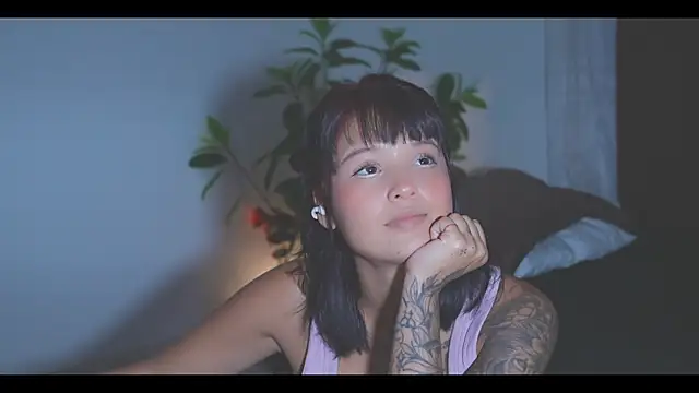 Snapshot of LorenRosse chatting on 05/14/26, 11:22 LorenRosse online show from 05/14/26, 11:22