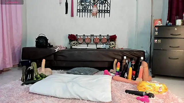 Snapshot of RubyEmerald chatting on 12/15/25, 11:42 RubyEmerald online show from 12/15/25, 11:42