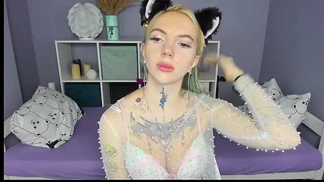 Snapshot of AnneTenet chatting on 02/07/25, 07:07 AnneTenet online show from 02/07/25, 07:07