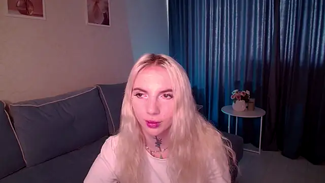 Snapshot of AnneTenet chatting on 09/19/25, 09:22 AnneTenet online show from 09/19/25, 09:22