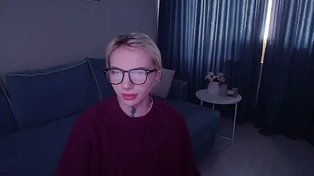 Snapshot of AnneTenet chatting on 10/03/25, 09:28 AnneTenet online show from 10/03/25, 09:28