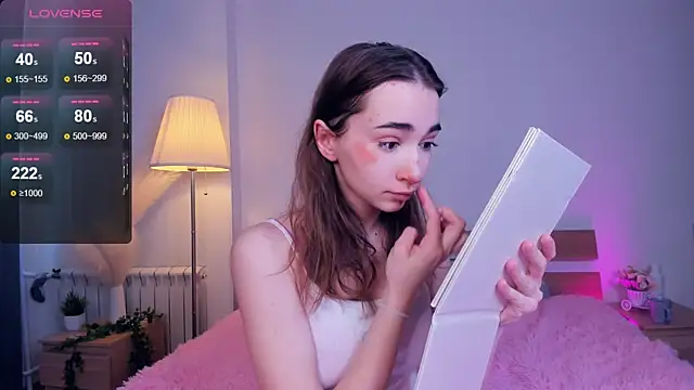 Snapshot of PollyBeev chatting on 03/08/25, 11:05 PollyBeev online show from 03/08/25, 11:05