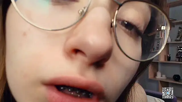 Snapshot of PollyBeev chatting on 09/30/25, 07:35 PollyBeev online show from 09/30/25, 07:35